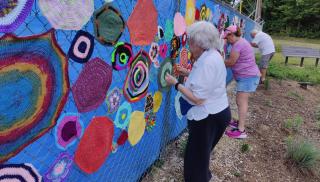 Mosaic Circles Yarn Art Project at Leonard Park